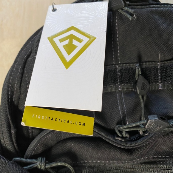 NEW! First Tactical Crosshatch Sling Pack Backpack Black Many Pockets One Strap - Picture 3 of 15